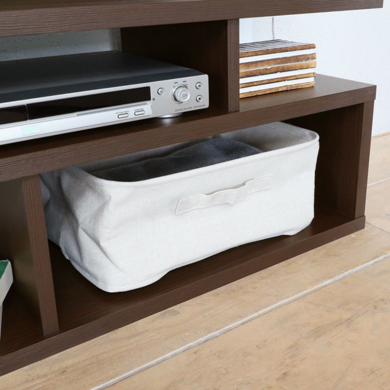 [収納ボックスですっきり収納]下部右側のスペースには市販のハーフサイズの収納ボックスが入ります。細かい物もすっきり収まります。※内寸奥行29.4cm