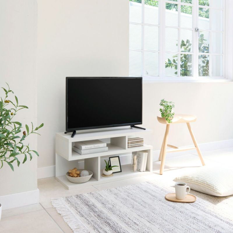 [圧迫感のないS字デザイン]S字が目を引くおしゃれなデザイン。オープンだからディスプレイも楽しみながら、圧迫感なく使えます。※画像はWH色