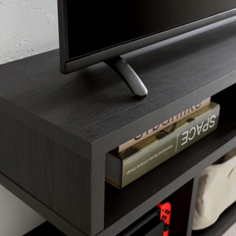 [インテリアに馴染むベーシックカラー]シンプルな木目調のベーシックカラーのテレビ台。インテリアに馴染んで落ち着いたインテリアをつくることができます。