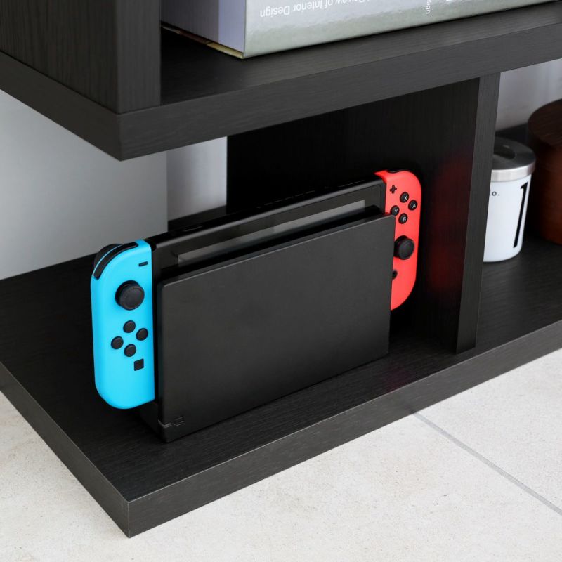 [人気のゲーム機も置ける]下部左側の方は内寸幅25.2cmで、一般的な携帯ゲーム機も置けるサイズです。