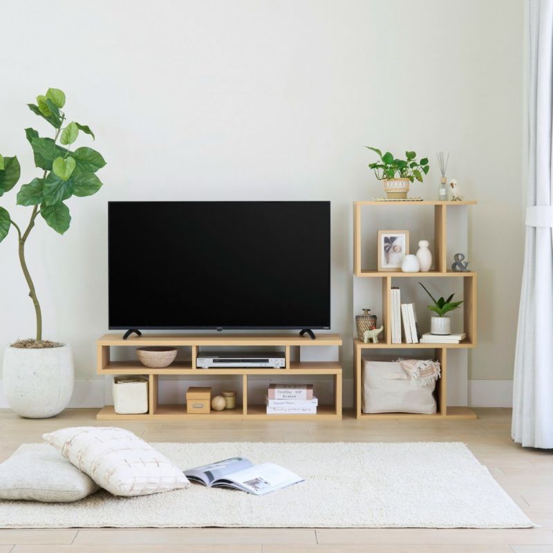 [圧迫感のないS字デザイン]S字が目を引くおしゃれなデザイン。オープンだからディスプレイも楽しみながら、圧迫感なく使えます。