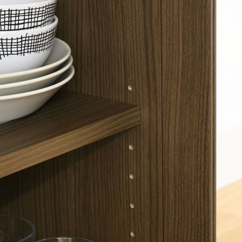 [高さを調節できる移動棚]棚板は3cm間隔で高さを調節できる移動棚。収納したい物に合わせて棚の高さを決めることができます。