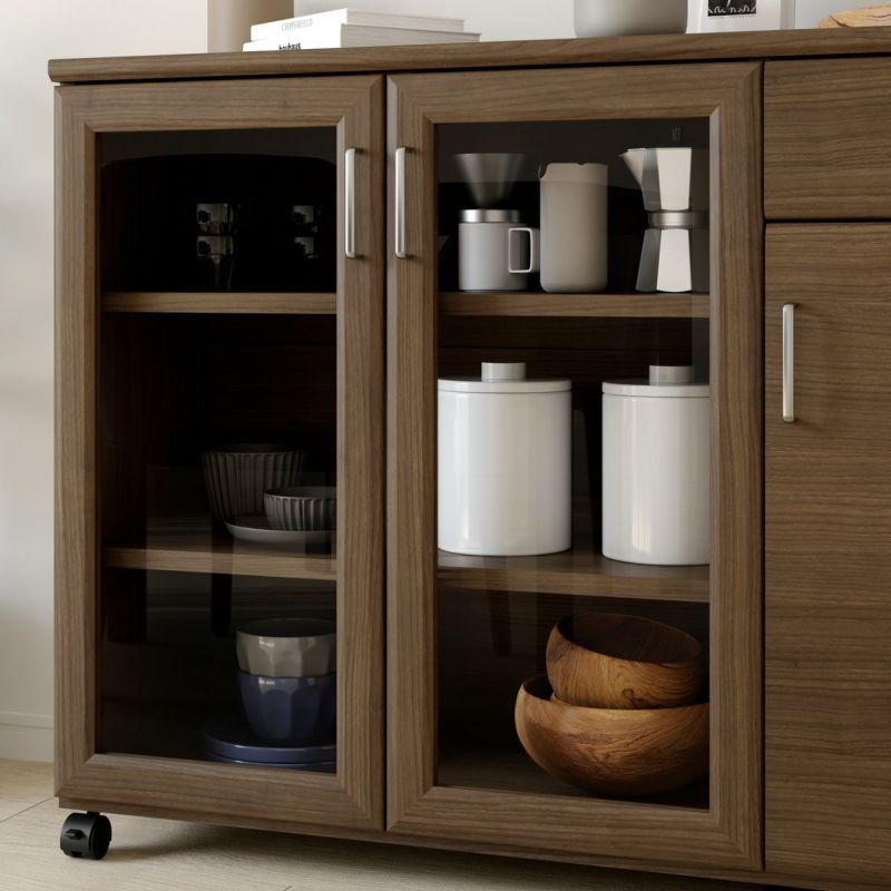 [収納物が見やすいガラス扉]ガラス扉は扉の中が見えるので、食器やストック品などの収納におすすめです。