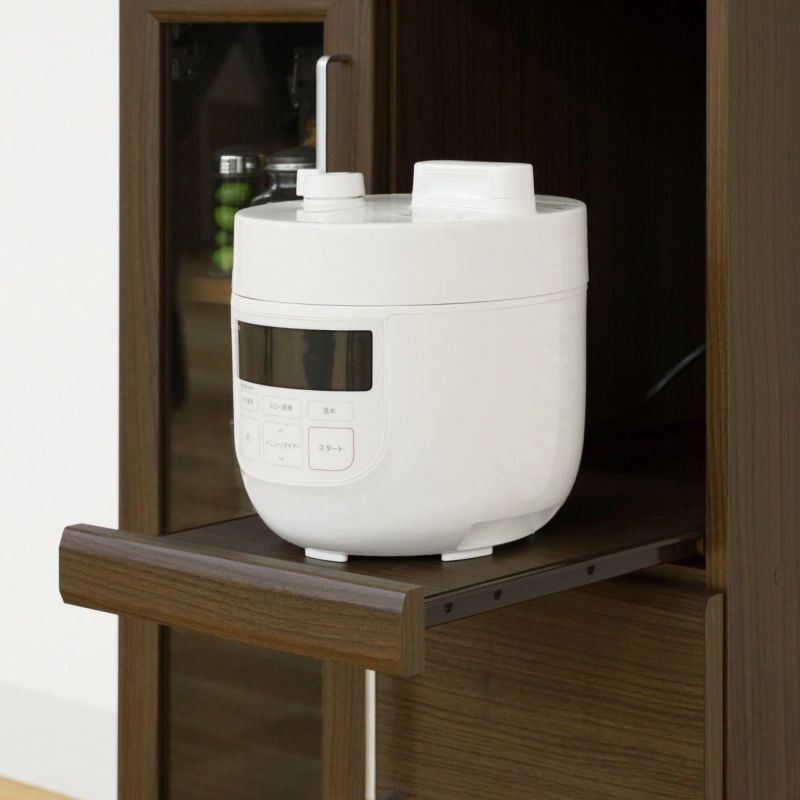 [引き出して使えるスライド棚付き]炊飯器などキッチン家電の収納に便利なスライド棚付き。棚を引き出して、キッチン家電をスムーズに使うことができます。