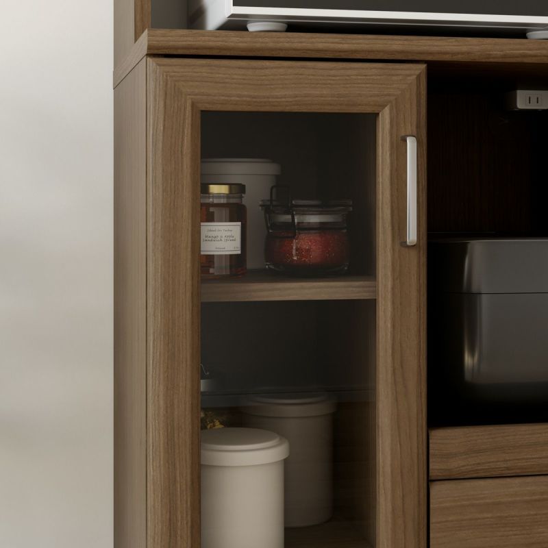 [収納物が見やすいガラス扉]ガラス扉は扉の中が見えるので、食器やストック品などの収納におすすめです。