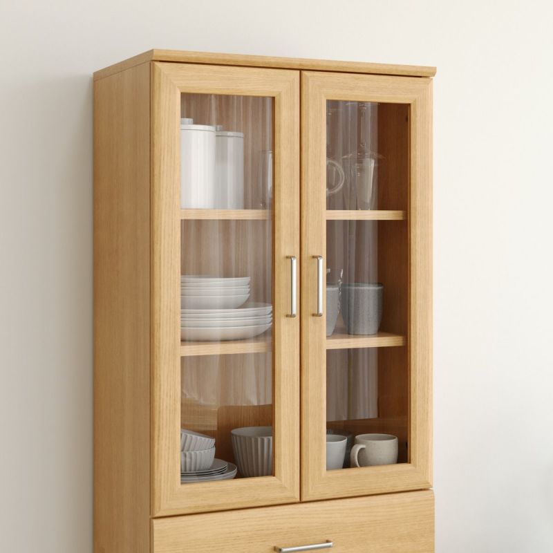 [収納物が見やすいガラス扉]ガラス扉は扉の中が見えるので、食器やストック品などの収納におすすめです。