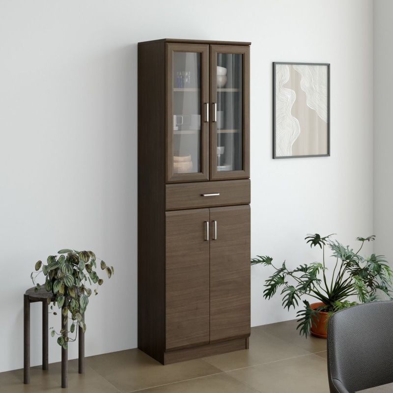 [“すっきり” 毎日を晴れやかに]モダンなインテリアにも調和する木目調の食器棚。大容量の収納力でキッチンがすっきり片づいて使いやすくなります。