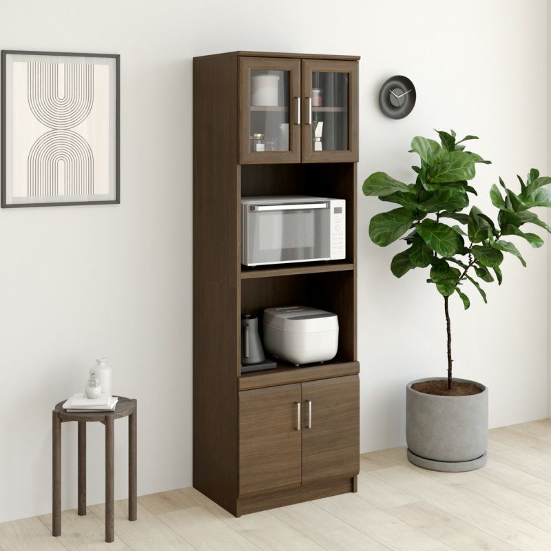 [“すっきり” 毎日を晴れやかに]モダンなインテリアにも調和する木目調のレンジ台。充実した機能と収納力で料理を楽しくしてくれます。