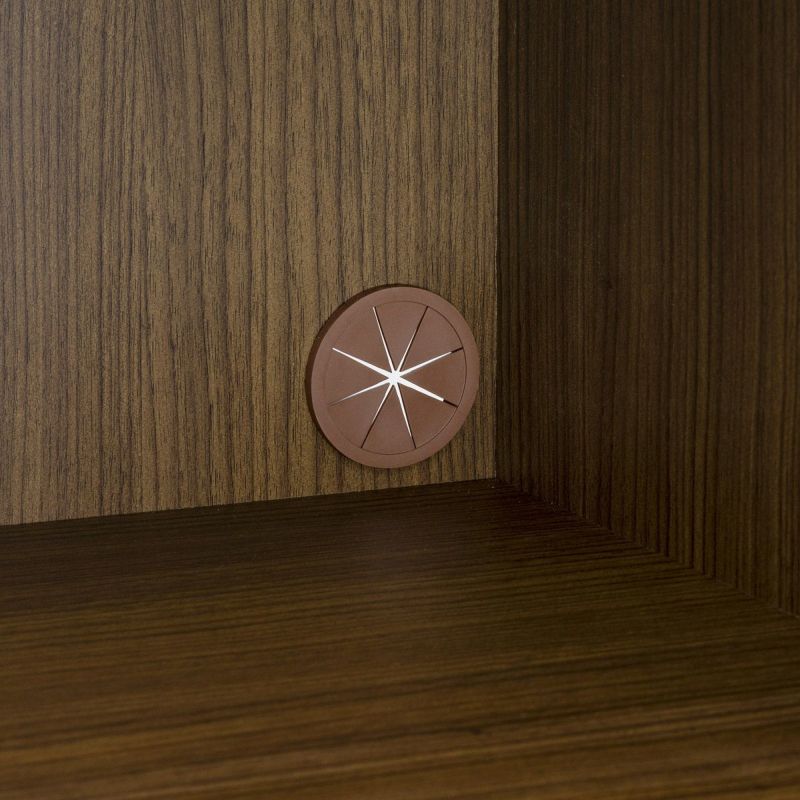 [電源コードを通せる配線用ゴムコーダー]レンジ置き場の背面には配線用ゴムコーダーが付いているので、家電の電源コードを通すことができます。