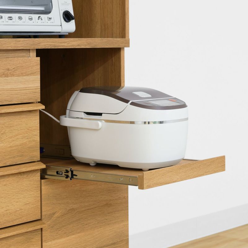 [引き出して使えるスライド棚付き]炊飯器やケトルなどのキッチン家電はスライド棚に。棚を引き出して、キッチン家電をスムーズに使うことができます。