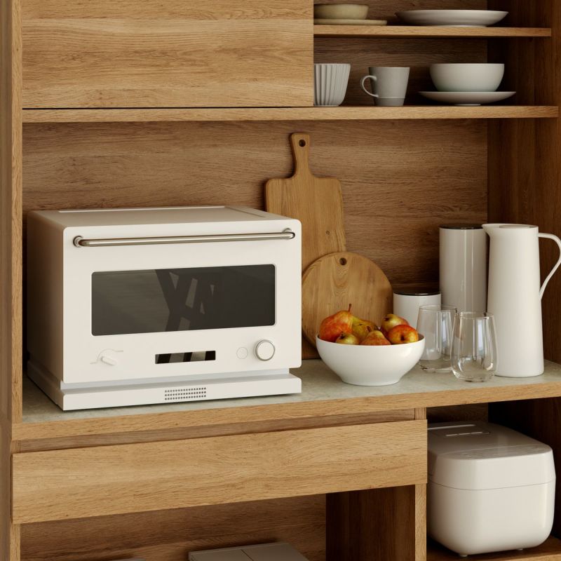 [キッチン家電を並べて時短料理を楽しむ]幅116.2cmの中天板には、電子レンジやトースターなどを並べて、時短料理を楽しめます。※電気製品の説明書の設置方法をご確認の上ご使用ください