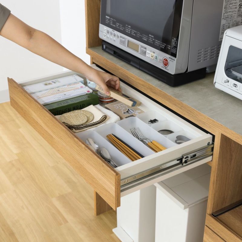 [奥まで見渡せる引き出し]引き出しにはフルスライドレールを使用。全部引き出せるから、奥にしまった物も取り出しやすくなっています。