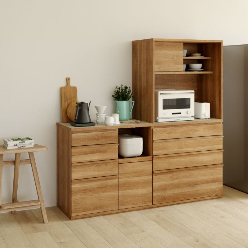 [料理をもっと快適に楽しむキッチン収納]キッチン家電を並べられる広い天板とたくさんの食器やキッチングッズを収納できる引き出しで、すっきりと快適なキッチンを実現するキッチン収納シリーズです。