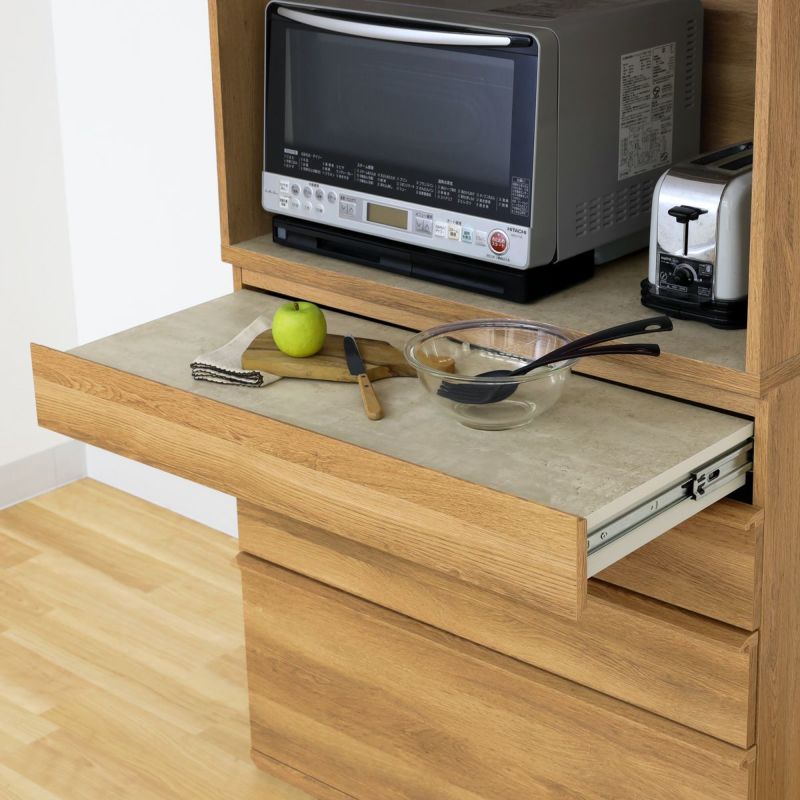 [作業台でスペースの拡張]調理の盛り付け作業や調理中の食材置き場として使えるスライド棚付き。必要な時だけ引き出して、作業スペースを拡張すれば料理の効率がアップします。