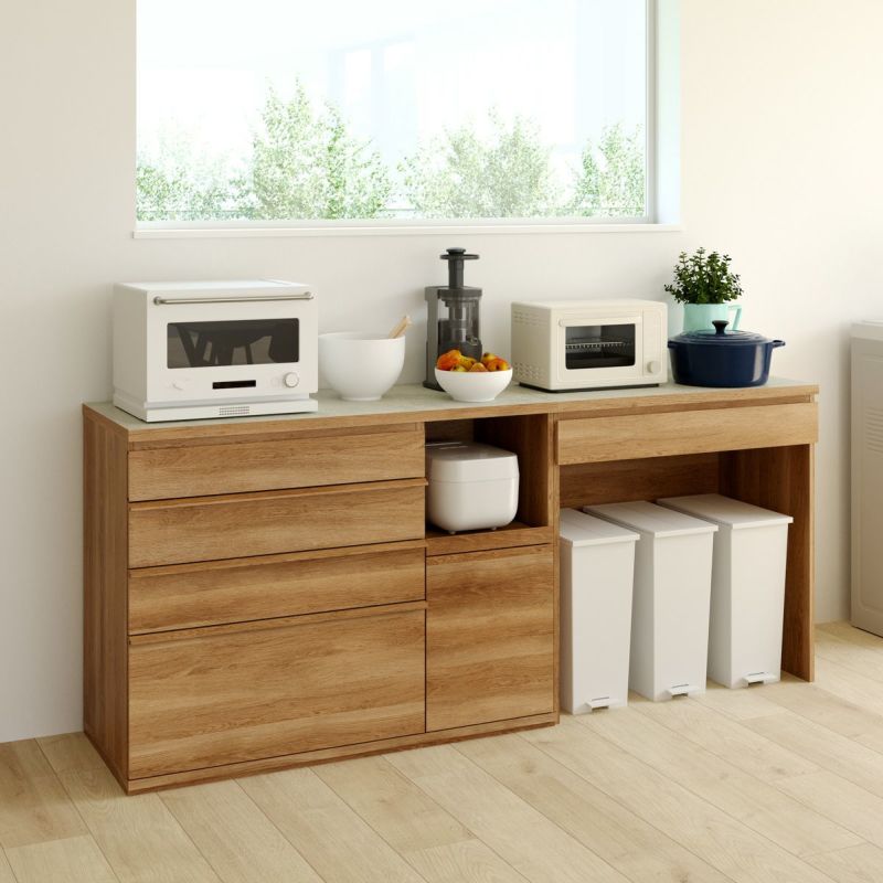 [料理をもっと快適に楽しむキッチン収納]キッチン家電を並べられる広い天板とたくさんの食器やキッチングッズを収納できる引き出しで、すっきりと快適なキッチンを実現するキッチン収納シリーズです。