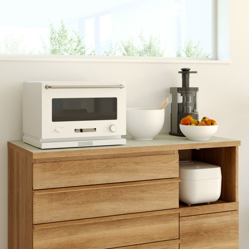 [キッチン家電を並べて時短料理を楽しむ]幅120cmの天板には、電子レンジやトースターなどを並べて、時短料理を楽しめます。