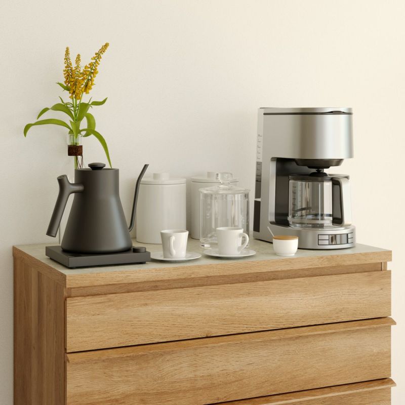 [キッチン家電を並べて時短料理を楽しむ]幅90cmの天板には、電子レンジやトースターなどを並べて、時短料理を楽しめます。