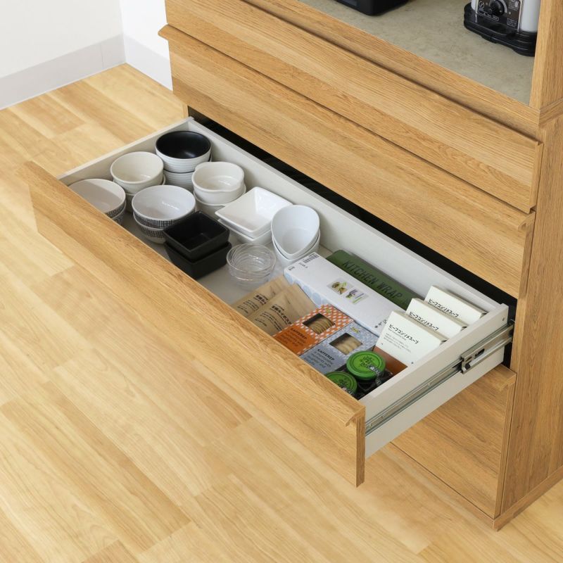 [キッチンツールや調味料の収納に]上から2・3段目の引き出しは深さ9.9cm。キッチンツールや調味料などをすっきり取りやすく収納できます。※画像はCMA-1860HNA