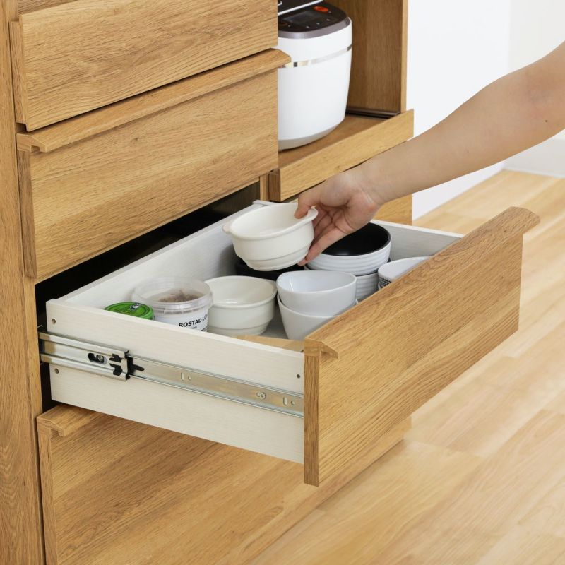 [奥まで見渡せる引き出し]引き出しにはフルスライドレールを使用。全部引き出せるから、奥にしまった物も取り出しやすくなっています。