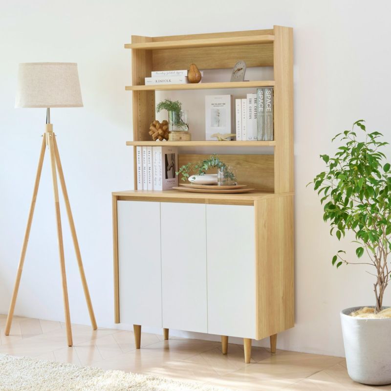 [こころほどける、北欧のくつろぎ]北欧モダンスタイルのディスプレイラック。シンプルさと機能性、やわらかい色合いが心落ち着く空間をつくります。