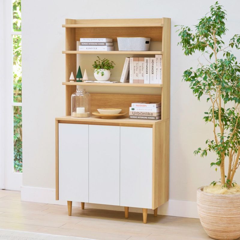 [北欧雑貨をディスプレイ]オープンスペースには、厳選したお気に入りの北欧雑貨をディスプレイしてお楽しみください。物は置きすぎず、余白を持たせることが北欧インテリアを上手に作るポイントです。