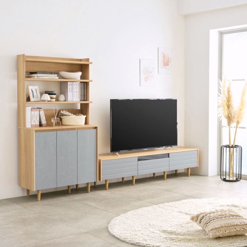 [ナチュラルオーク × グレー]木の風合いを感じられるナチュラルオークに、明るいグレーを組み合わせることで落ち着いたシックな北欧インテリアに。