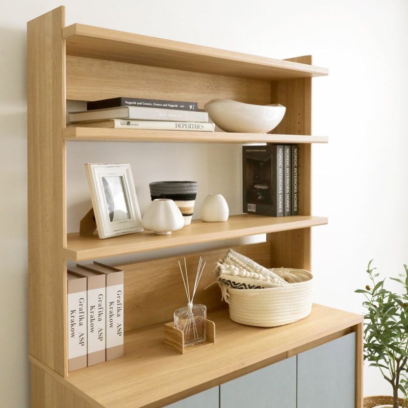 [北欧雑貨をディスプレイ]オープンスペースには、厳選したお気に入りの北欧雑貨をディスプレイしてお楽しみください。物は置きすぎず、余白を持たせることが北欧インテリアを上手に作るポイントです。