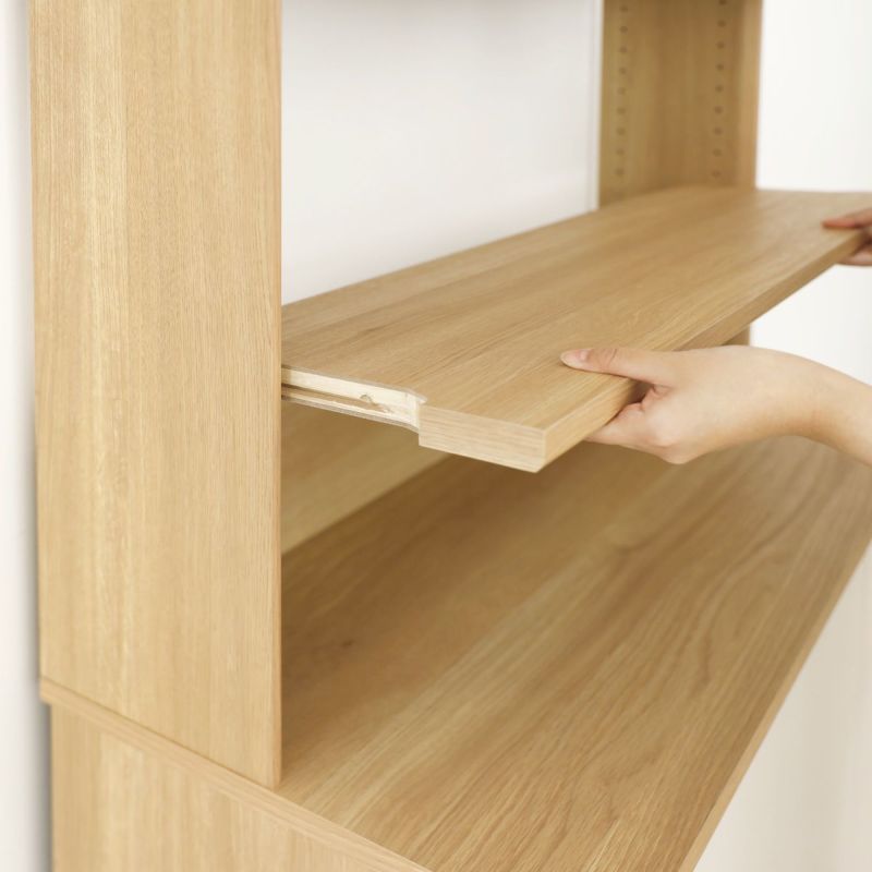 [高さを調節できる移動棚]オープン部2枚と扉内4枚の棚板は3cm間隔で高さを調節できる移動棚。収納したい物に合わせて棚の高さを決めることができます。※画像はWH色