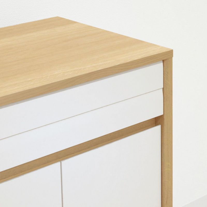 [アクセントの引き出しデザイン]凹凸のある引出前板は、シンプルでありながらインテリアのアクセントになるこだわりのデザインです。