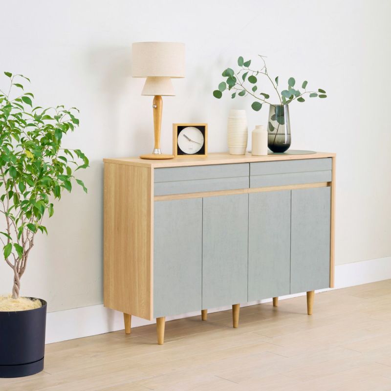 [こころほどける、北欧のくつろぎ]北欧モダンスタイルのキャビネット。シンプルさと機能性、やわらかい色合いが心落ち着く空間をつくります。