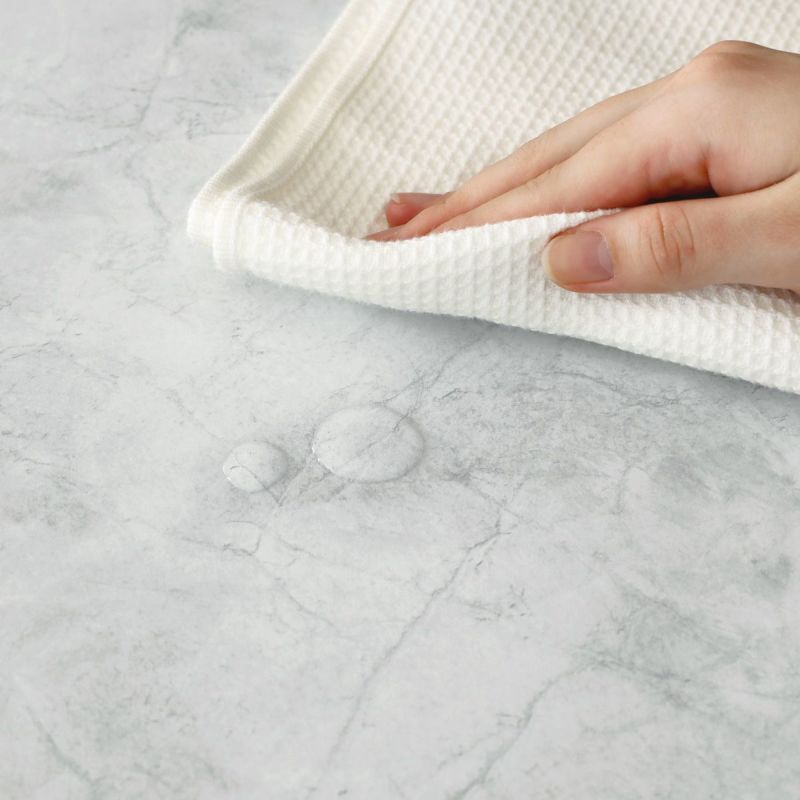 [水濡れや汚れも安心]天板の素材は、水や汚れに強いメラミンです。さっと拭き取って綺麗に保つことができます。※水分や汚れがついたら放置せずに拭き取ってください